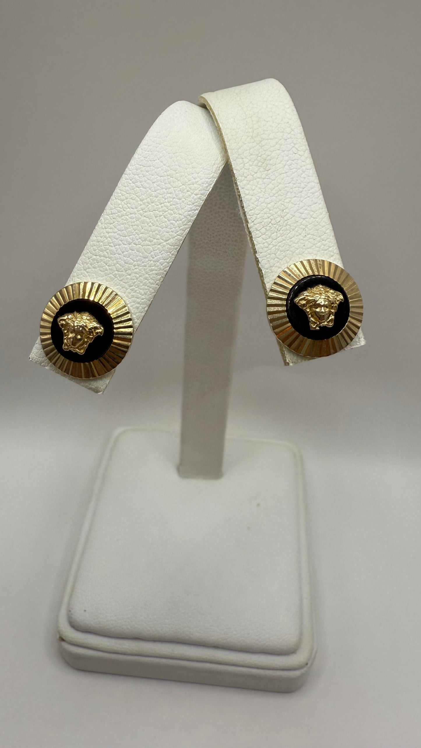 10k gold and black Versa earrings for women