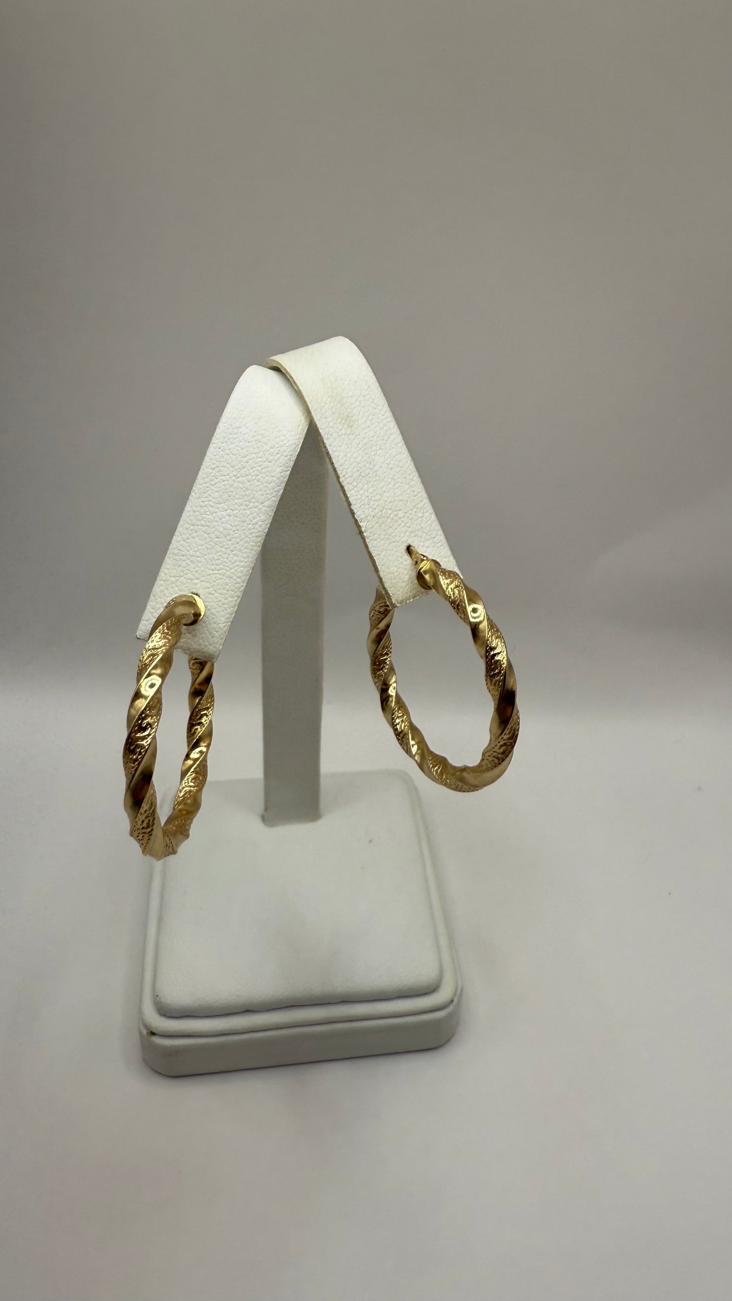 10k gold Versa hoops for women, size 4