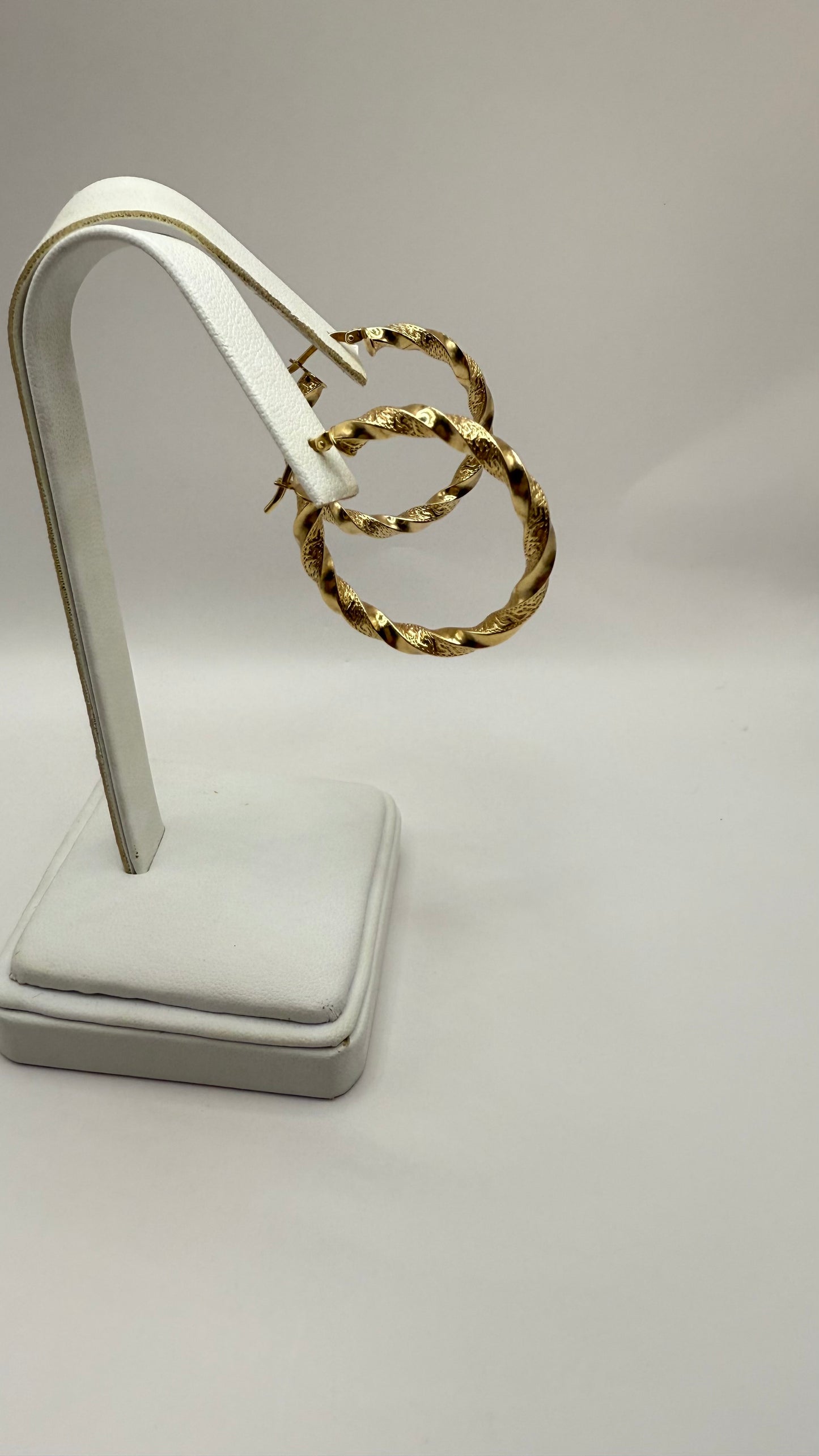 10k gold Versa hoops for women, size 4