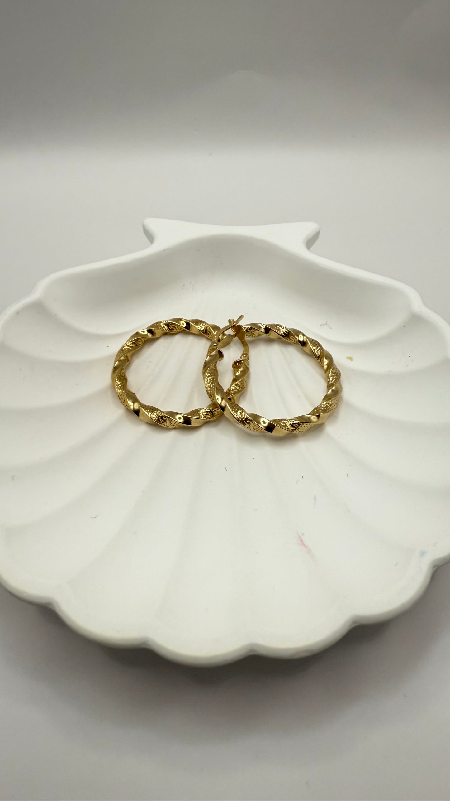 10k gold Versa hoops for women, size 4