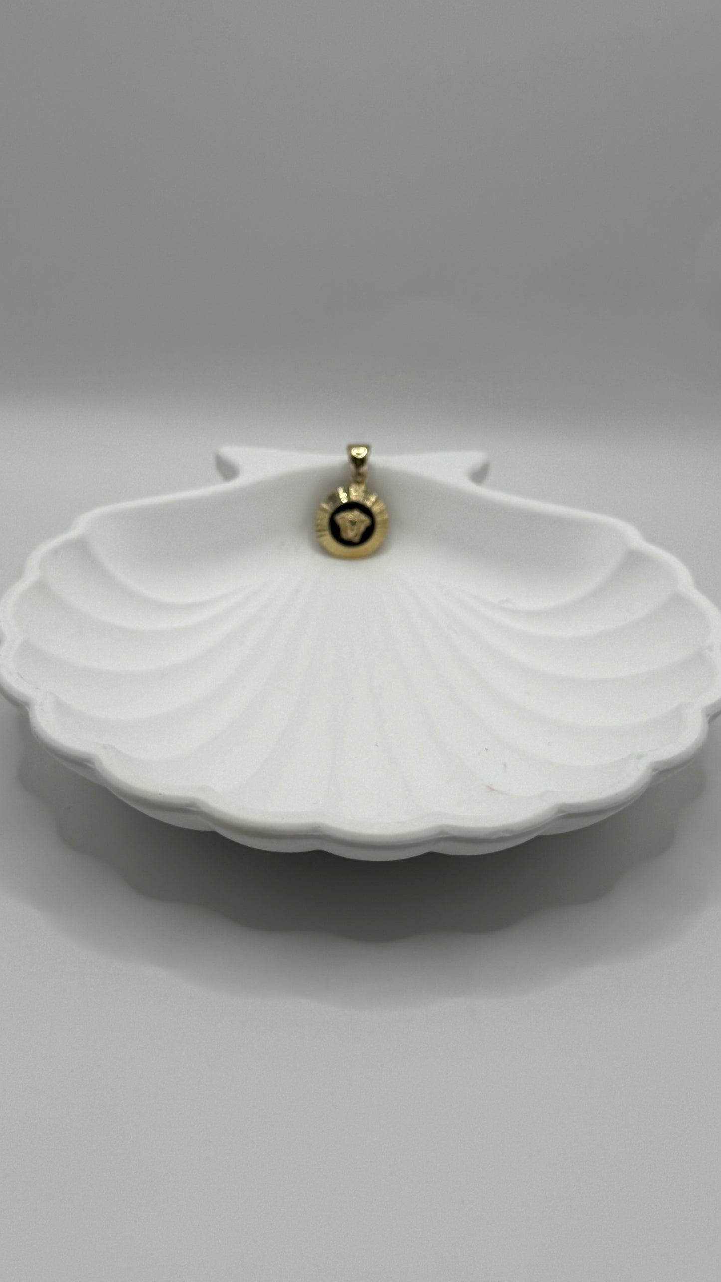 10k gold Versa pendant with onyx for women
