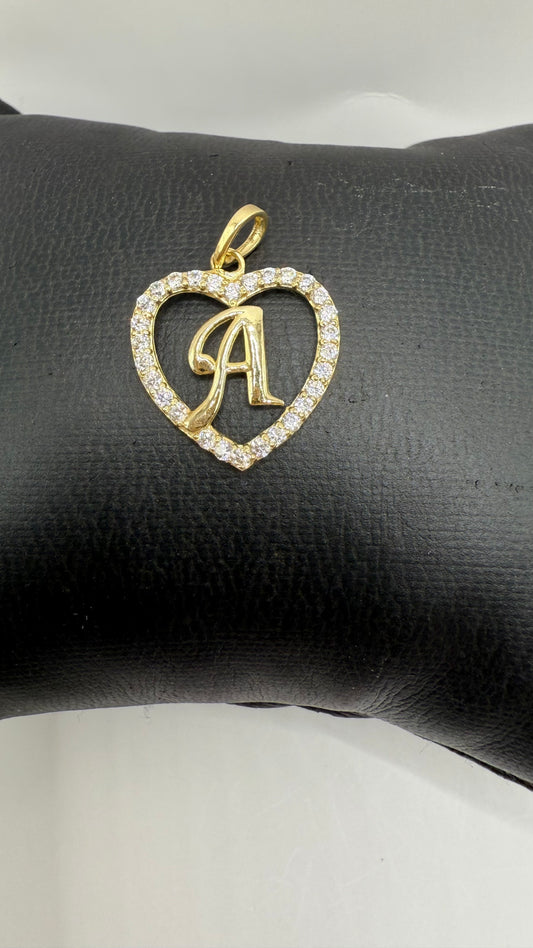 Colgante de corazón con inicial A en oro de 10k y circonitas para mujer