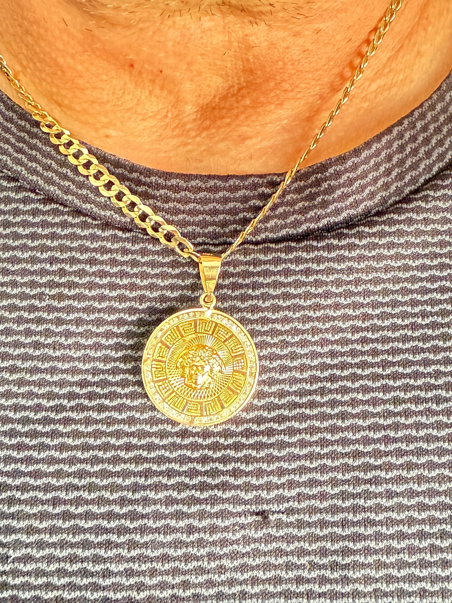 Versa 10k gold pendant with zirconia for men