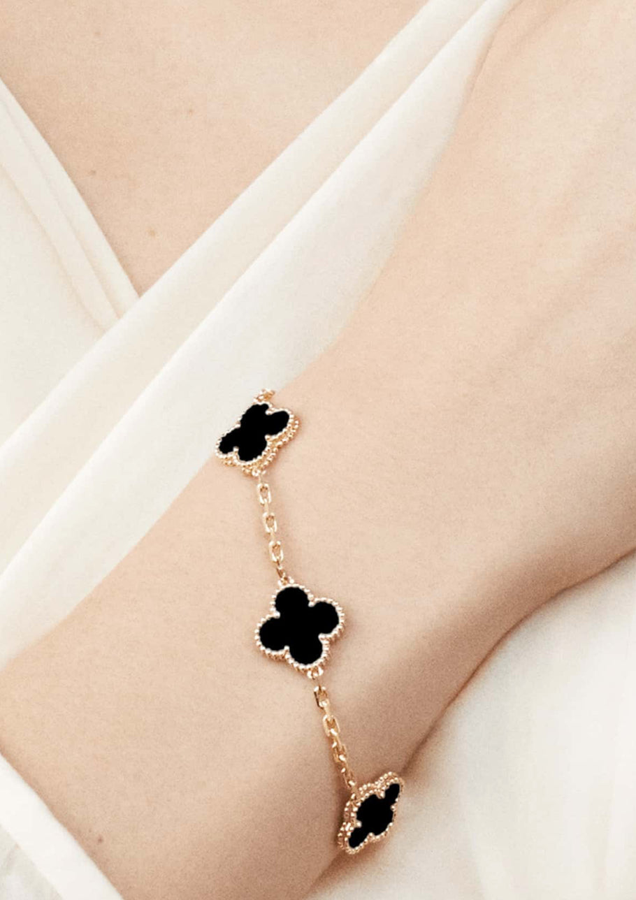 10k gold clover bracelet with 5 black flowers, size 8 for women