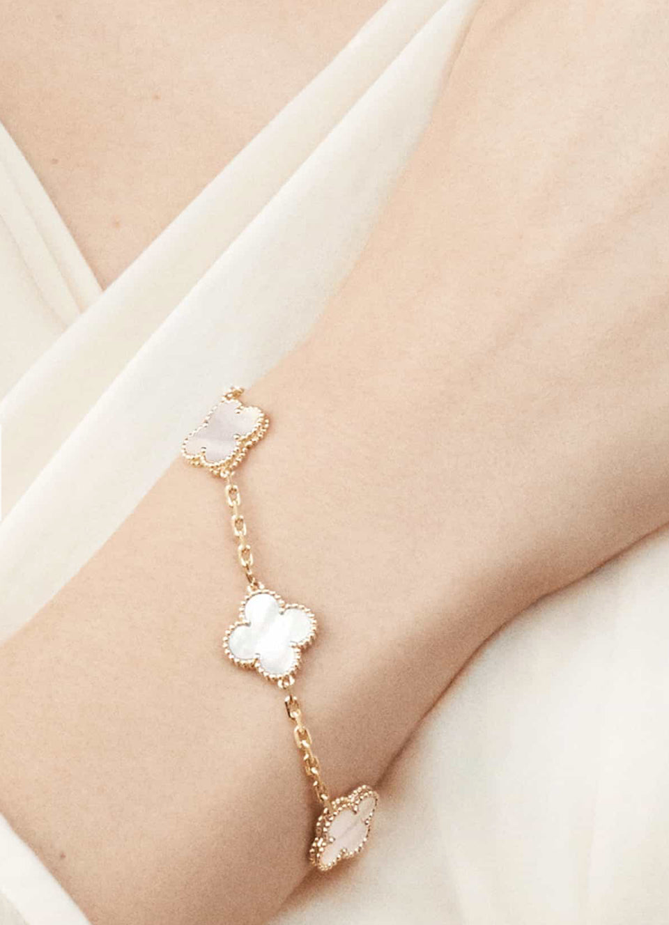 10k Gold Clovers Bracelet with 5 White Flowers, Size 8 for Women