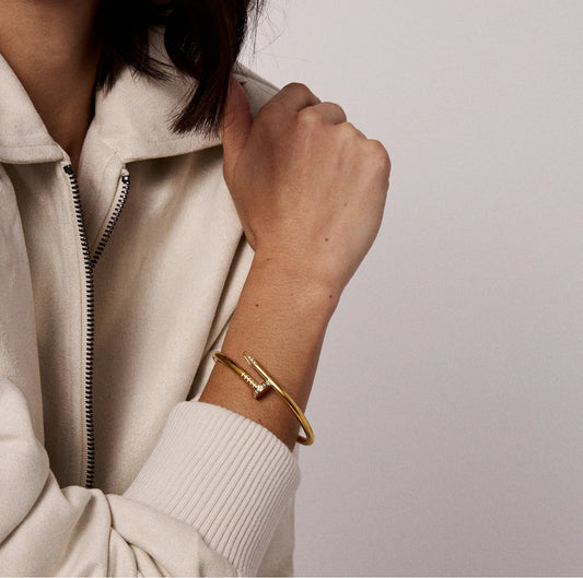 Pulsera Cartier de oro de 10 quilates, talla 17 para mujer