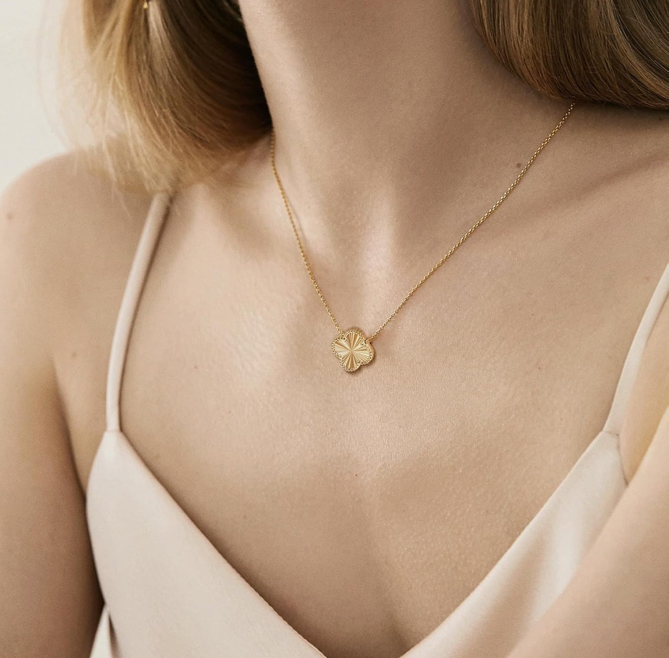 10k gold Clover chain with a golden flower, size 18mm for women
