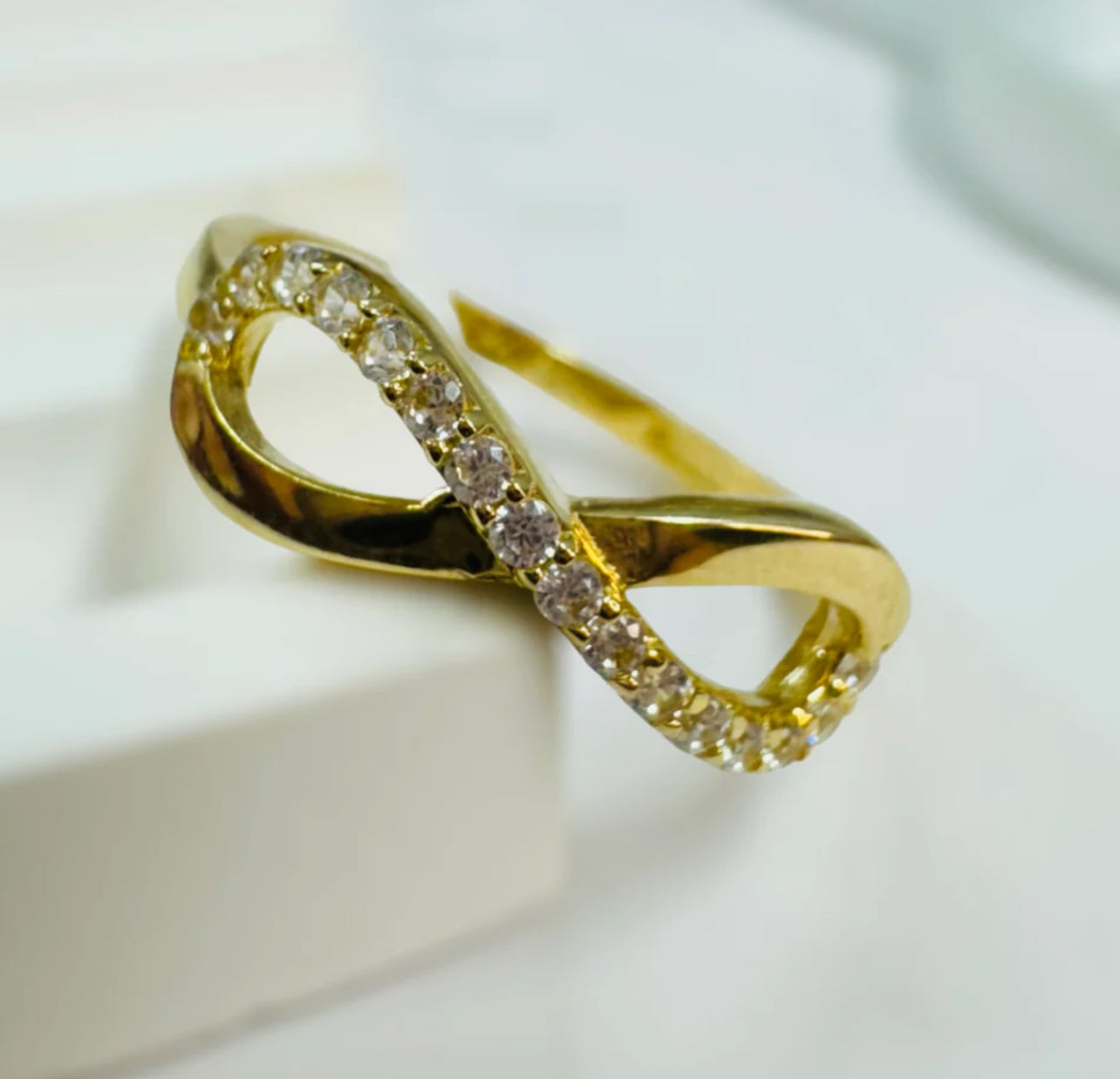 10k gold and zirconia infinity ring size 8.5 for women