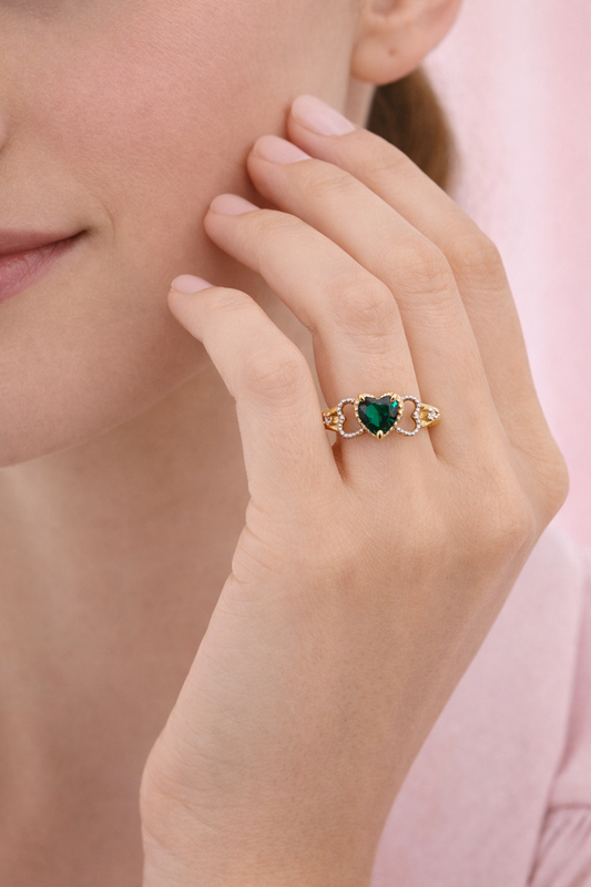 Anillo de oro de 14 k con corazón y piedra verde, talla 8 1/2 para mujer