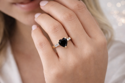 10k Gold Black Heart Ring Size 7