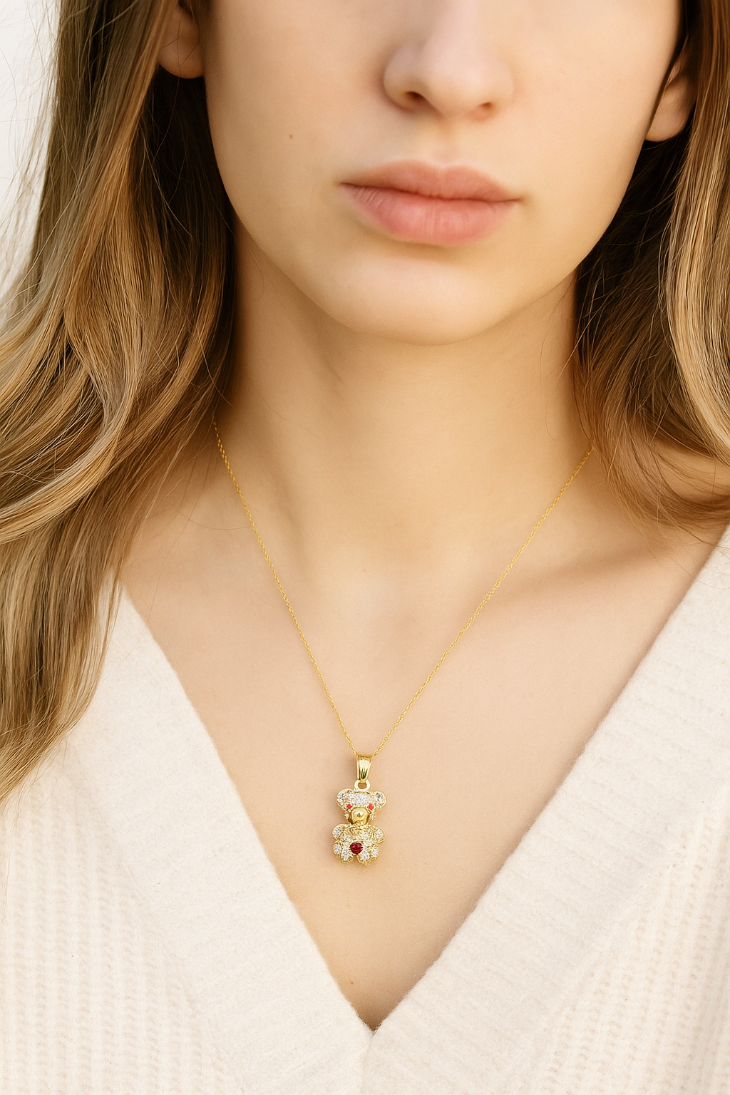 Colgante de oso de oro de 10 quilates con circonitas