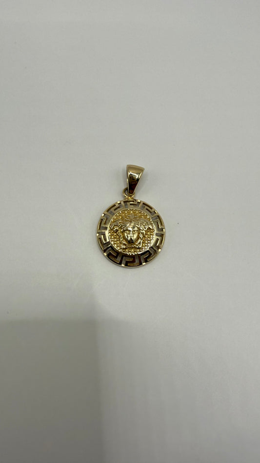 Colgante Versace de oro de 10 quilates para mujer