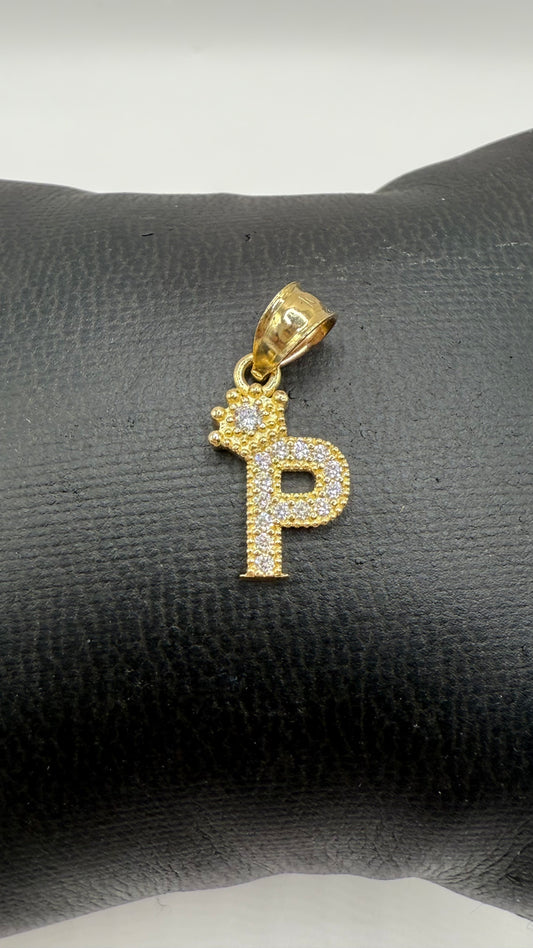 Colgante inicial de oro de 10 quilates con letra P y corona de circonitas unisex