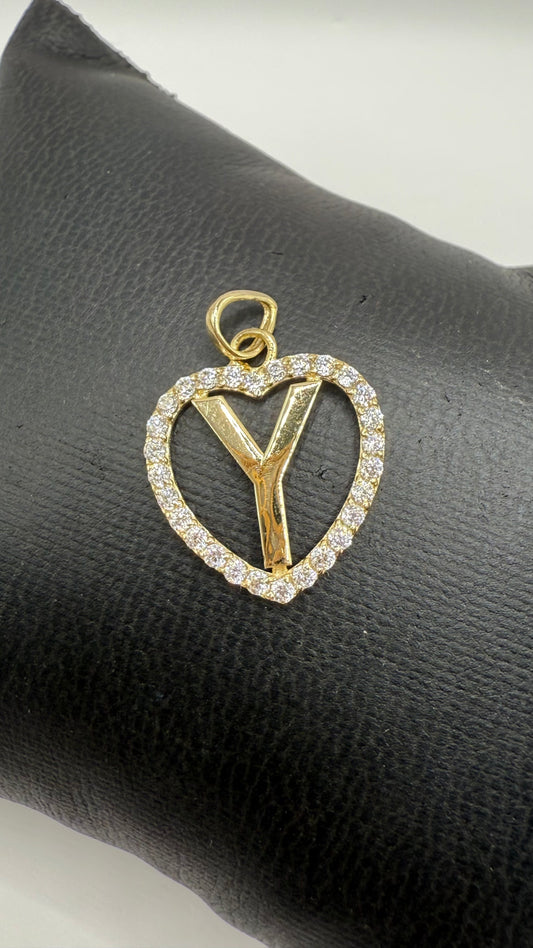 Colgante de corazón inicial en oro de 10k con circonitas, letra Y para mujer