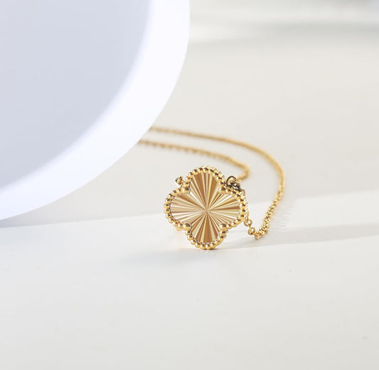 Cadena de trébol de oro de 10k con flor dorada, tamaño 18 mm para mujer