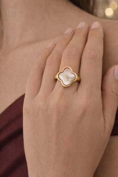 Anillo Flor de la Suerte en Oro de 14k para Mujer Talla 7